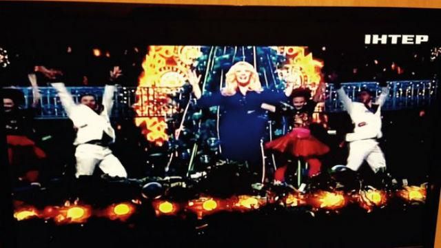 Интер снова разозлил украинцев Лорак и Повалий на "Голубом огоньке" Интер снова разозлил украинцев Лорак и Повалий на "Голубом огоньке"