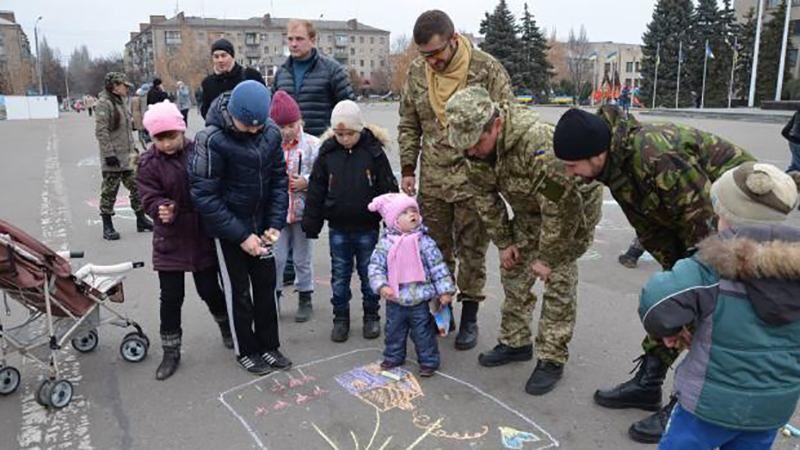 Найбільше у 2016 році українці очікують на мир: результати опитування