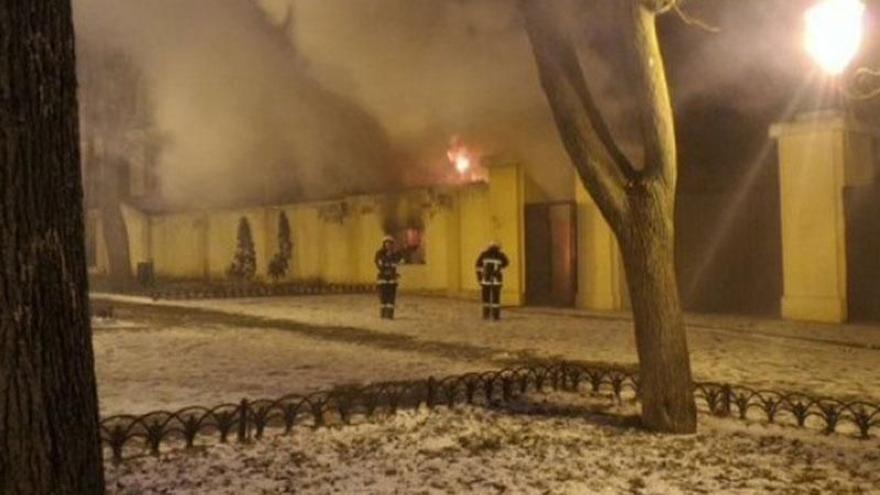 В центре Одессы загорелся театр