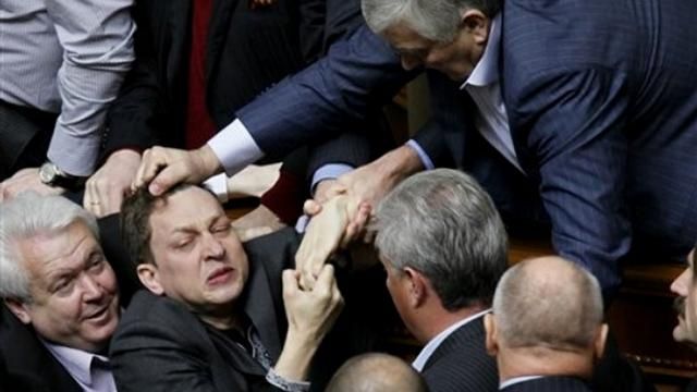 Найбрутальніші бійки у Раді в одному відео Найбрутальніші бійки у Раді в одному відео