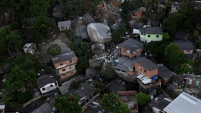 Обломок скалы упал на жилые дома в Бразилии