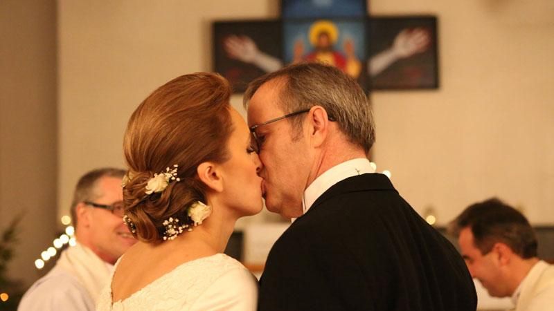 Президент Естонії показав зворушливі фото свого третього весілля Президент Естонії показав зворушливі фото свого третього весілля
