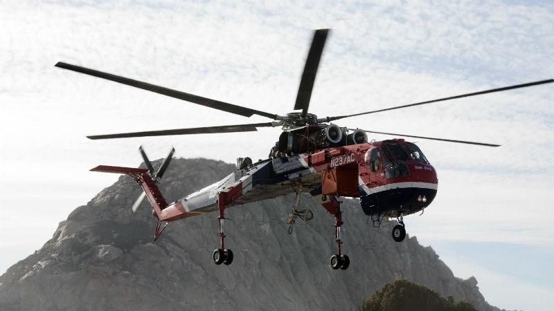 Як грізний вертоліт-кран врятував американське містечко від вічної темряви