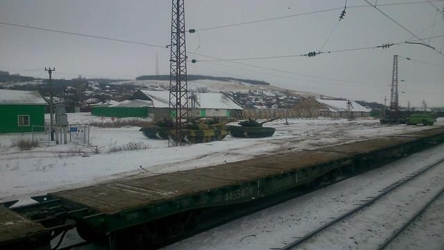 Українська розвідка знайшла місця, де бойовики ховають танки Українська розвідка знайшла місця, де бойовики ховають танки