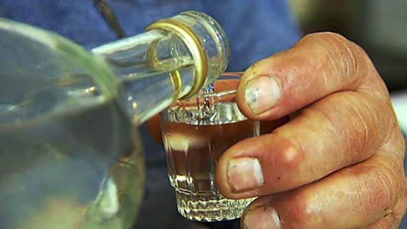 Москвич випив 8 пляшок горілки і помер Москвич випив 8 пляшок горілки і помер