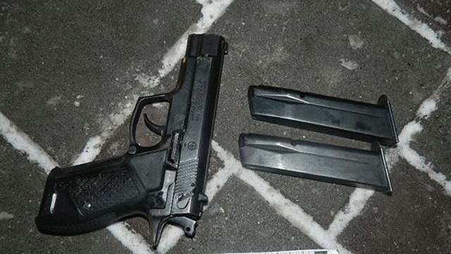 В Киеве драка со стрельбой закончилась избиением полицейского В Киеве драка со стрельбой закончилась избиением полицейского