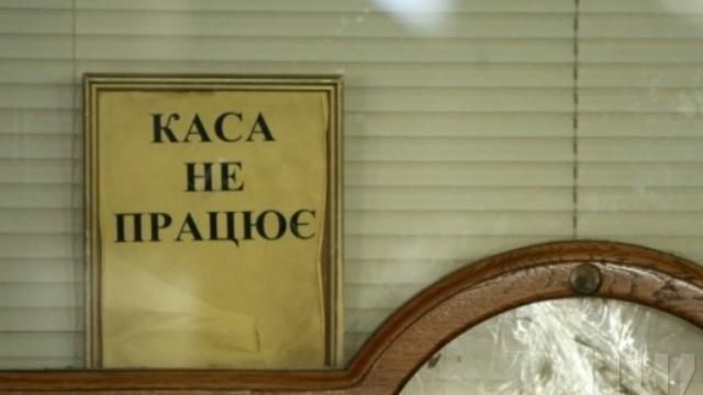 Порошенко підписав закон про соцвиплати: що змінює ухвалений документ Порошенко підписав закон про соцвиплати: що змінює ухвалений документ