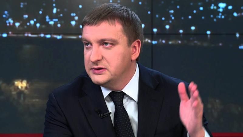 Правительство обещает исправить скандальный пункт бюджета Правительство обещает исправить скандальный пункт бюджета