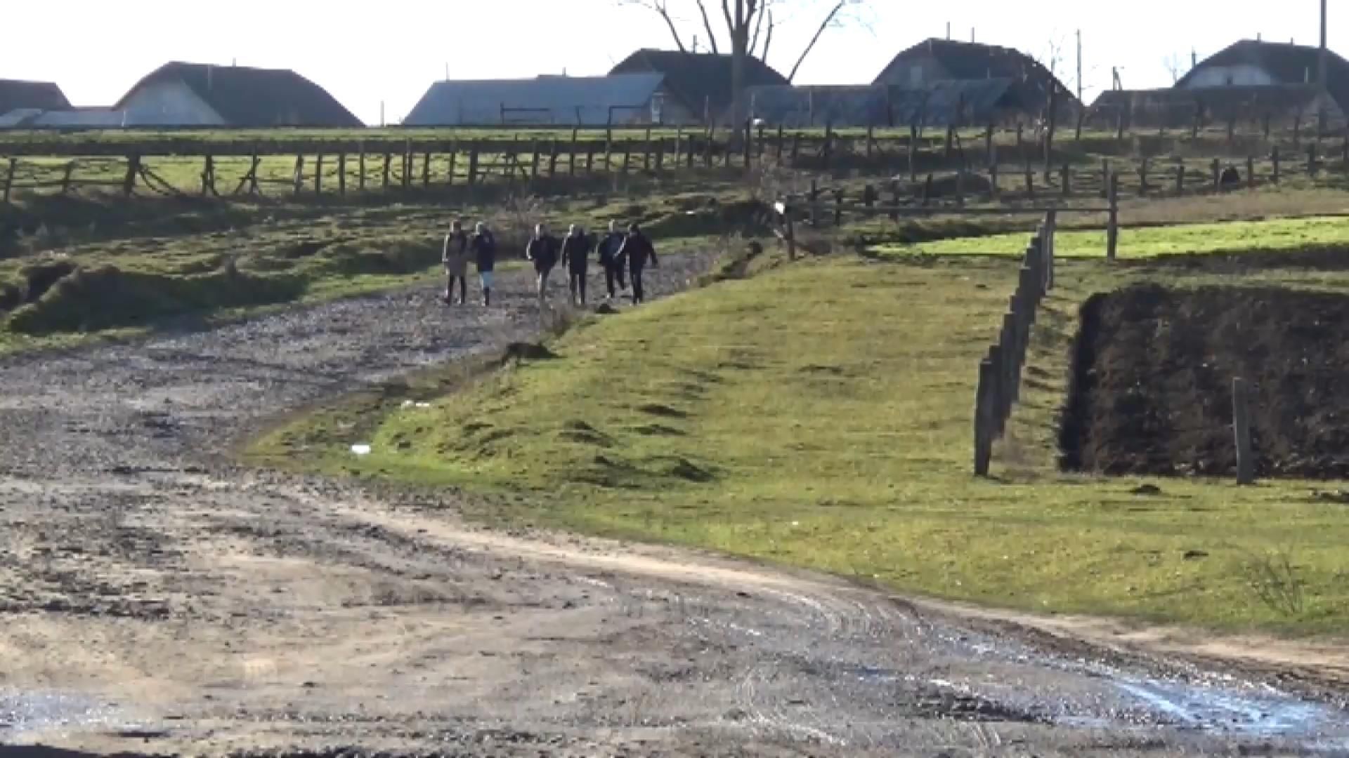 Экс-директора обвиняют, что он откупился от армии школьным автобусом Экс-директора обвиняют, что он откупился от армии школьным автобусом