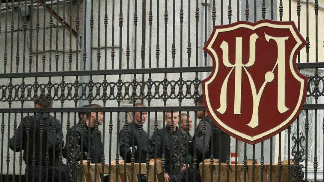 Скандал з "Житомирськими ласощами": є дані про вогнепальні поранення працівників Скандал з "Житомирськими ласощами": є дані про вогнепальні поранення працівників