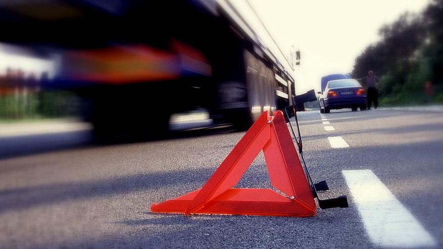 П'яний винуватець аварії у Сумах похизувався зброєю перед поліцейськими П'яний винуватець аварії у Сумах похизувався зброєю перед поліцейськими