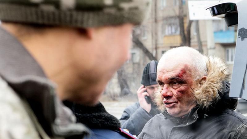 У центрі Запоріжжя спіймали чоловіка з наркотиками і прапором "Новоросії" У центрі Запоріжжя спіймали чоловіка з наркотиками і прапором "Новоросії"