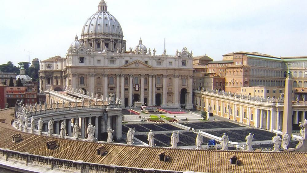 В Ватикане обиделись на обложку спецвыпуска Charlie Hebdo В Ватикане обиделись на обложку спецвыпуска Charlie Hebdo