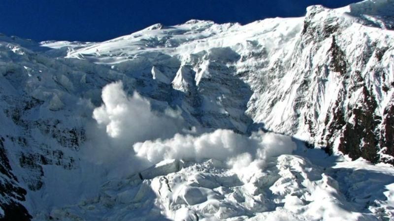 Синоптики предупредили об угрозе схода лавин в Карпатах Синоптики предупредили об угрозе схода лавин в Карпатах