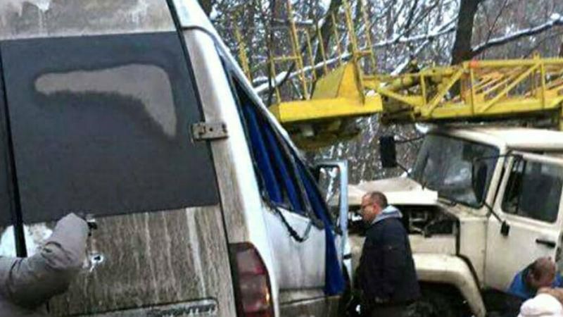 Маршрутка с пассажирами попала в ДТП в Киеве: есть тяжелораненые