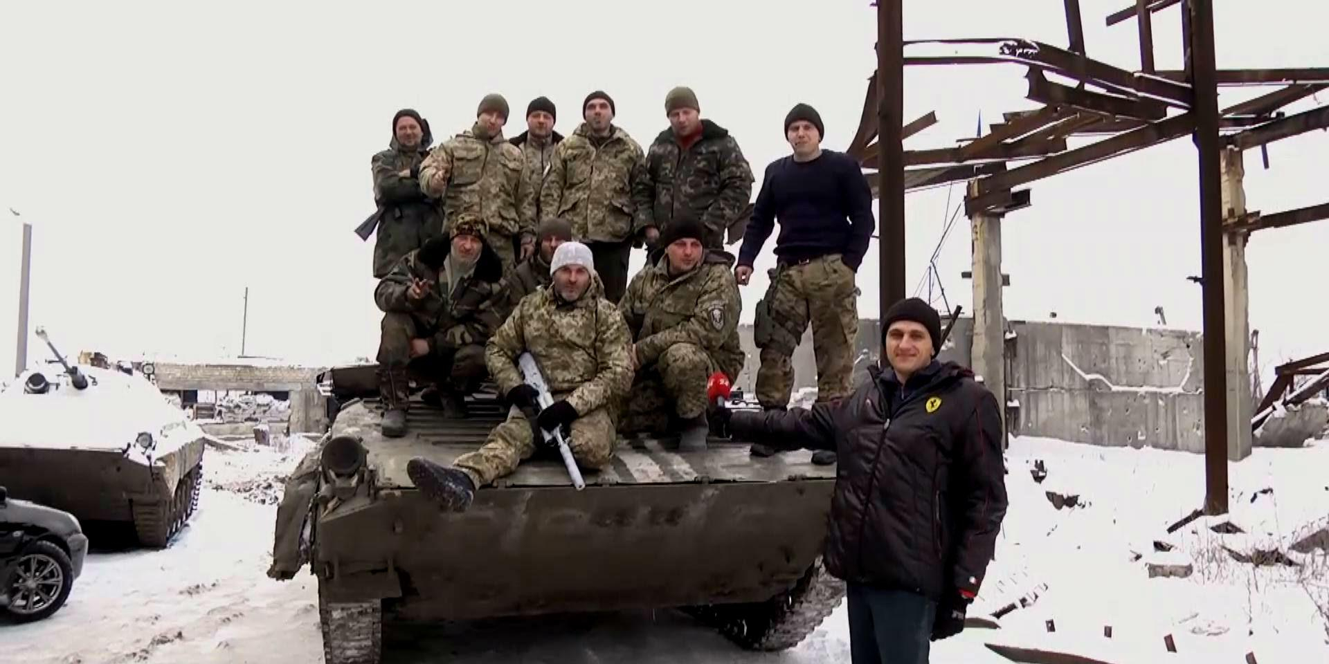 Украинцев поздравляют защитники их мира и спокойствия Украинцев поздравляют защитники их мира и спокойствия