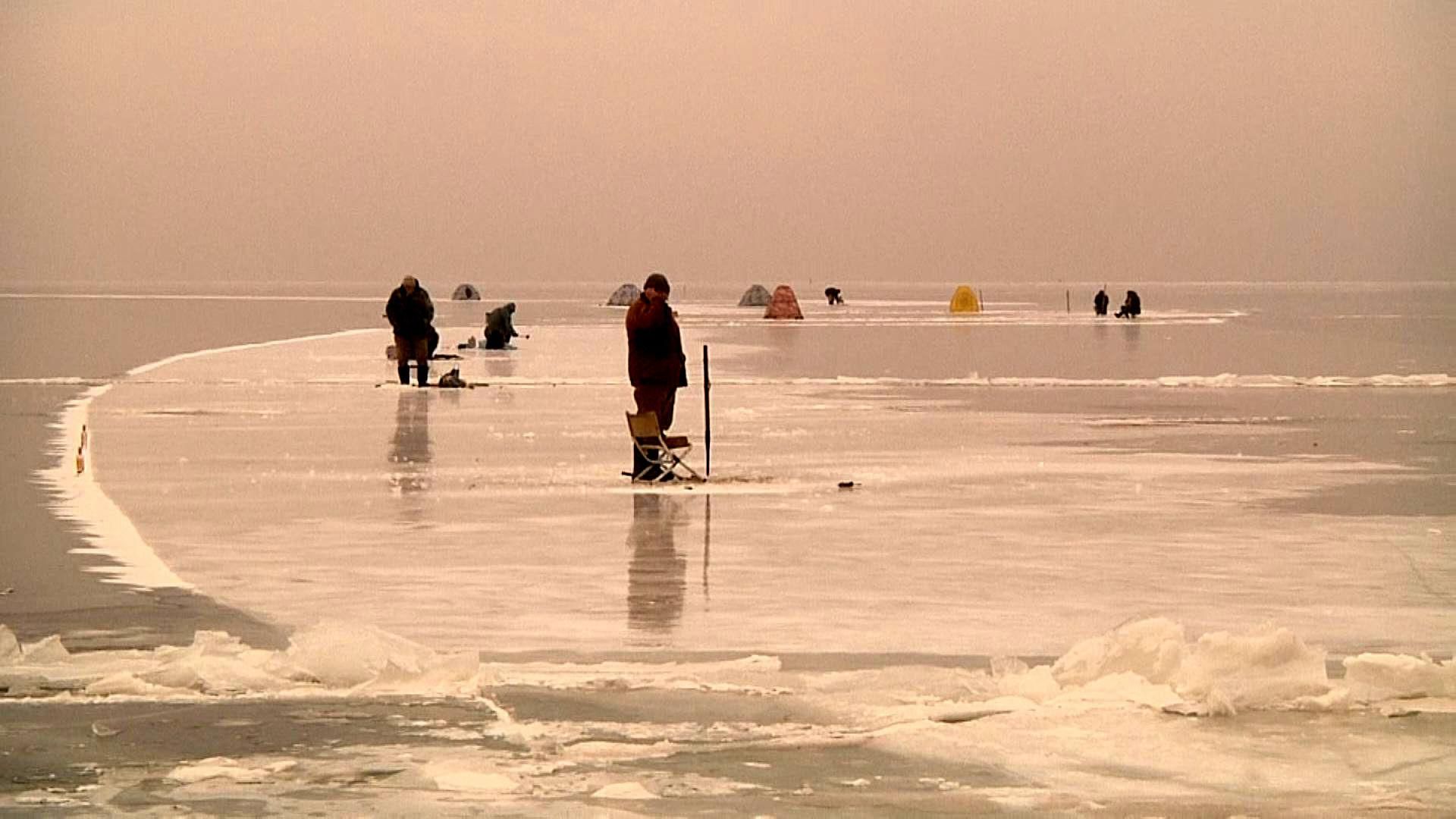 Как спасатели борются с рыбаками-экстремалами Как спасатели борются с рыбаками-экстремалами