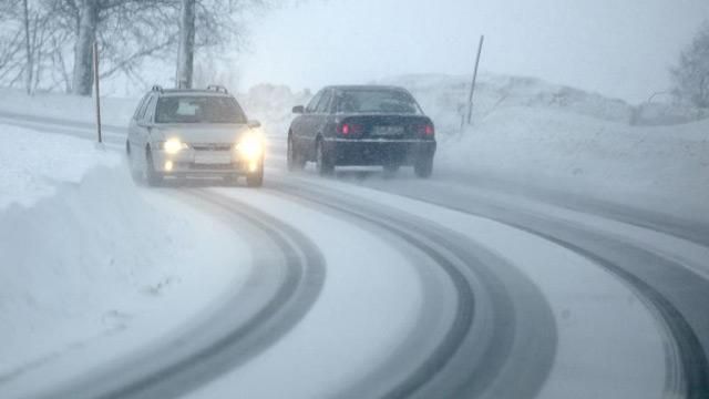 Из-за непогоды в Донецкой области закрыли дорогу Из-за непогоды в Донецкой области закрыли дорогу