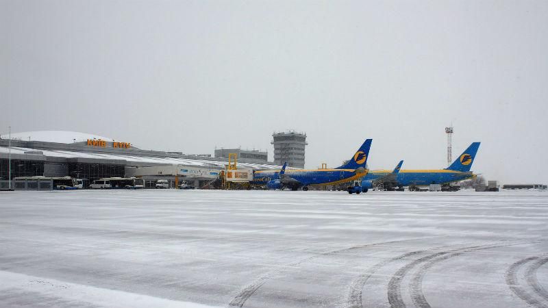 Из-за непогоды в аэропорту "Борисполь" опаздывают минимум десять рейсов