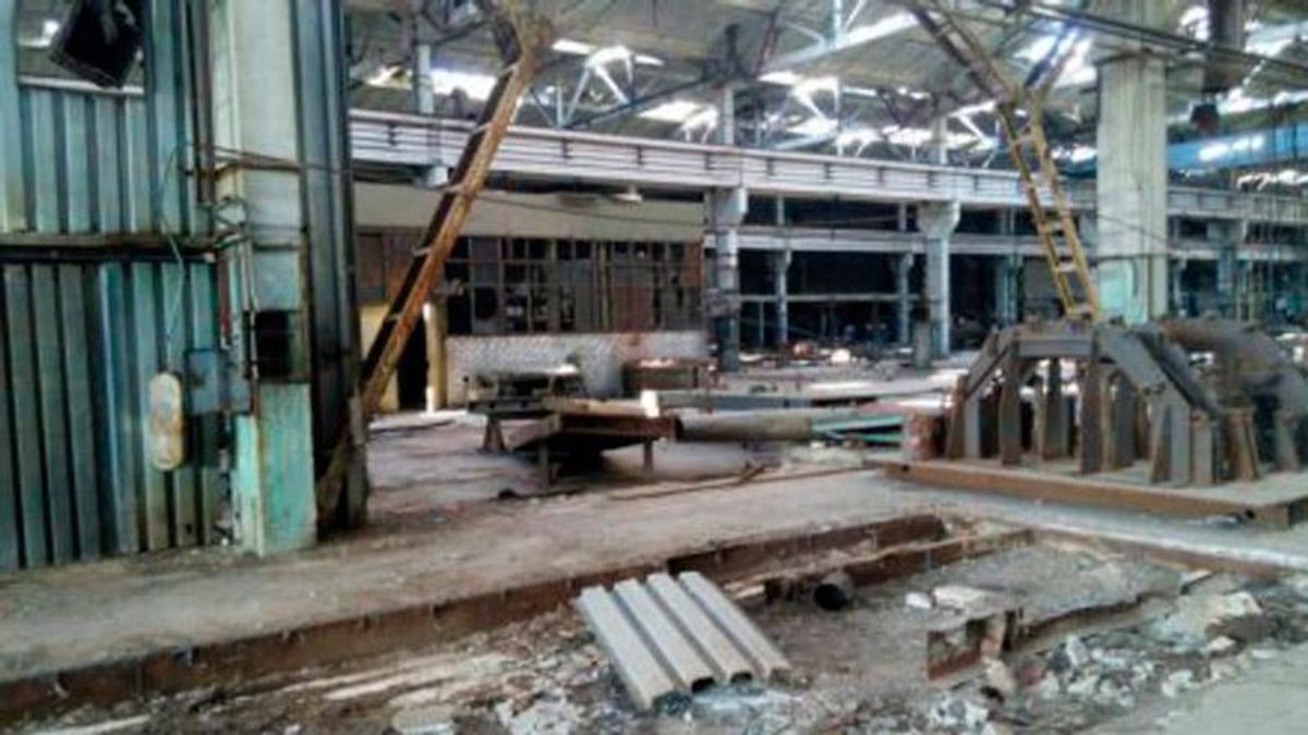 Найбільшому підприємству окупованого Луганська загрожують масові скорочення Найбільшому підприємству окупованого Луганська загрожують масові скорочення