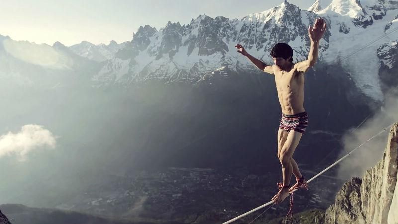 Відомий канатоходець трагічно загинув під час виконання трюку Відомий канатоходець трагічно загинув під час виконання трюку