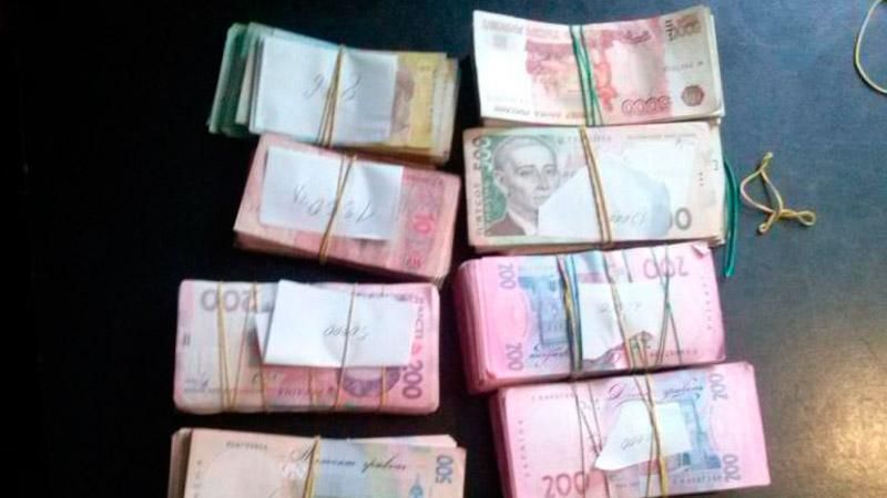 Українці намагалися провезти терористам мільйон рублів Українці намагалися провезти терористам мільйон рублів