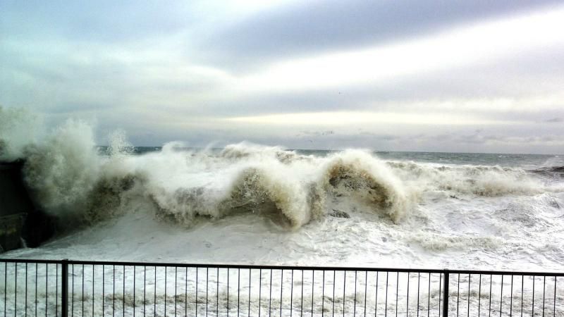 Непогода отрезала Крым от России Непогода отрезала Крым от России