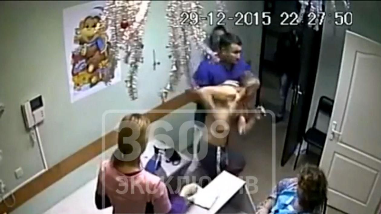 Врач до смерти забил пациента — в сети распространяют шокирующее видео Врач до смерти забил пациента — в сети распространяют шокирующее видео