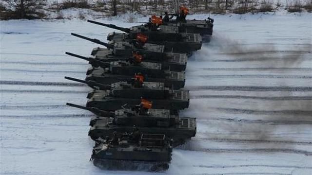 Російський сусід провів масові танкові навчання