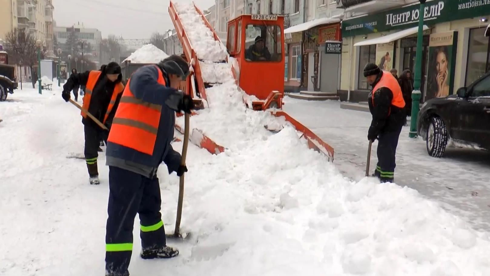 Сумы опять сильно засыпает снегом