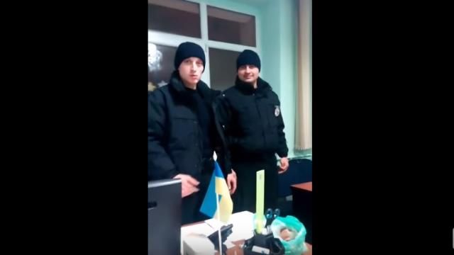 Львовские полицейские снова заколядовали: появилось забавное видео