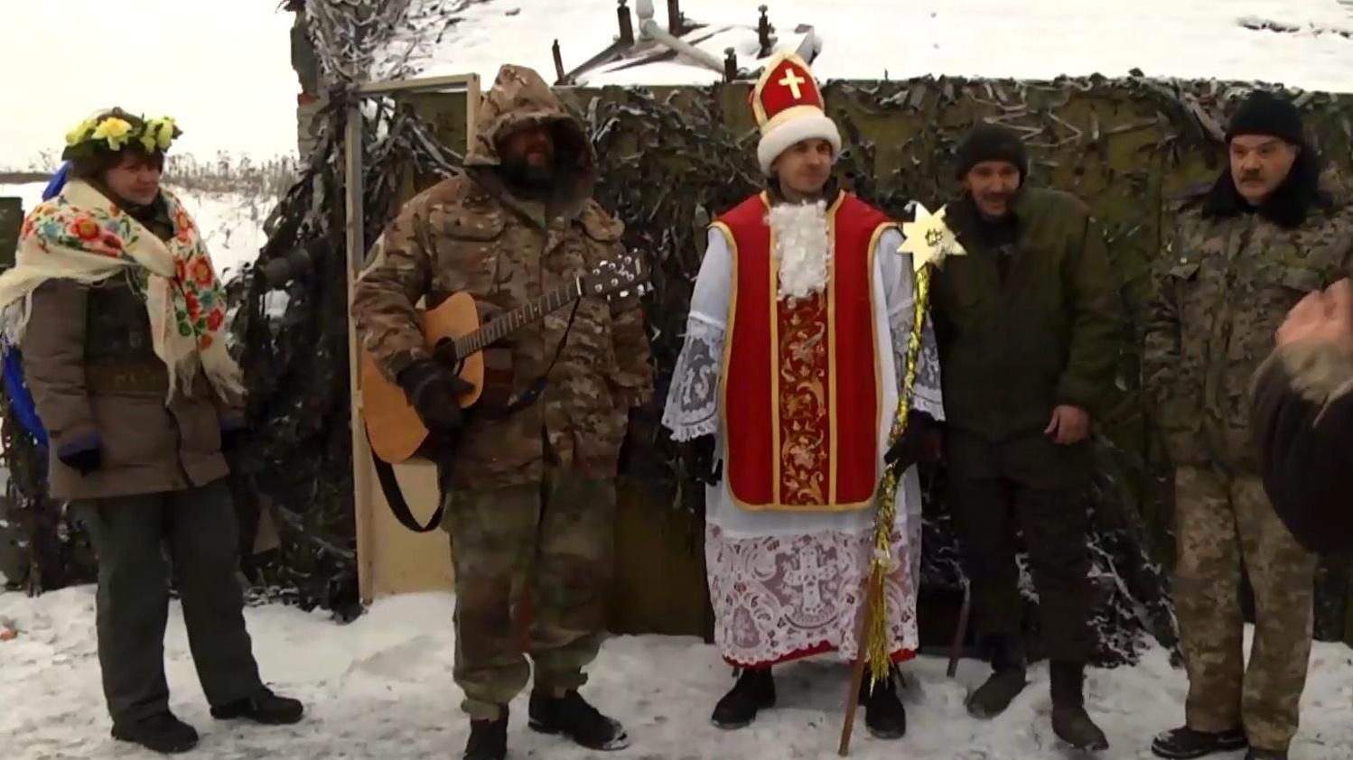 Бійців на передовій відвідав справжній різдвяний вертеп Бійців на передовій відвідав справжній різдвяний вертеп