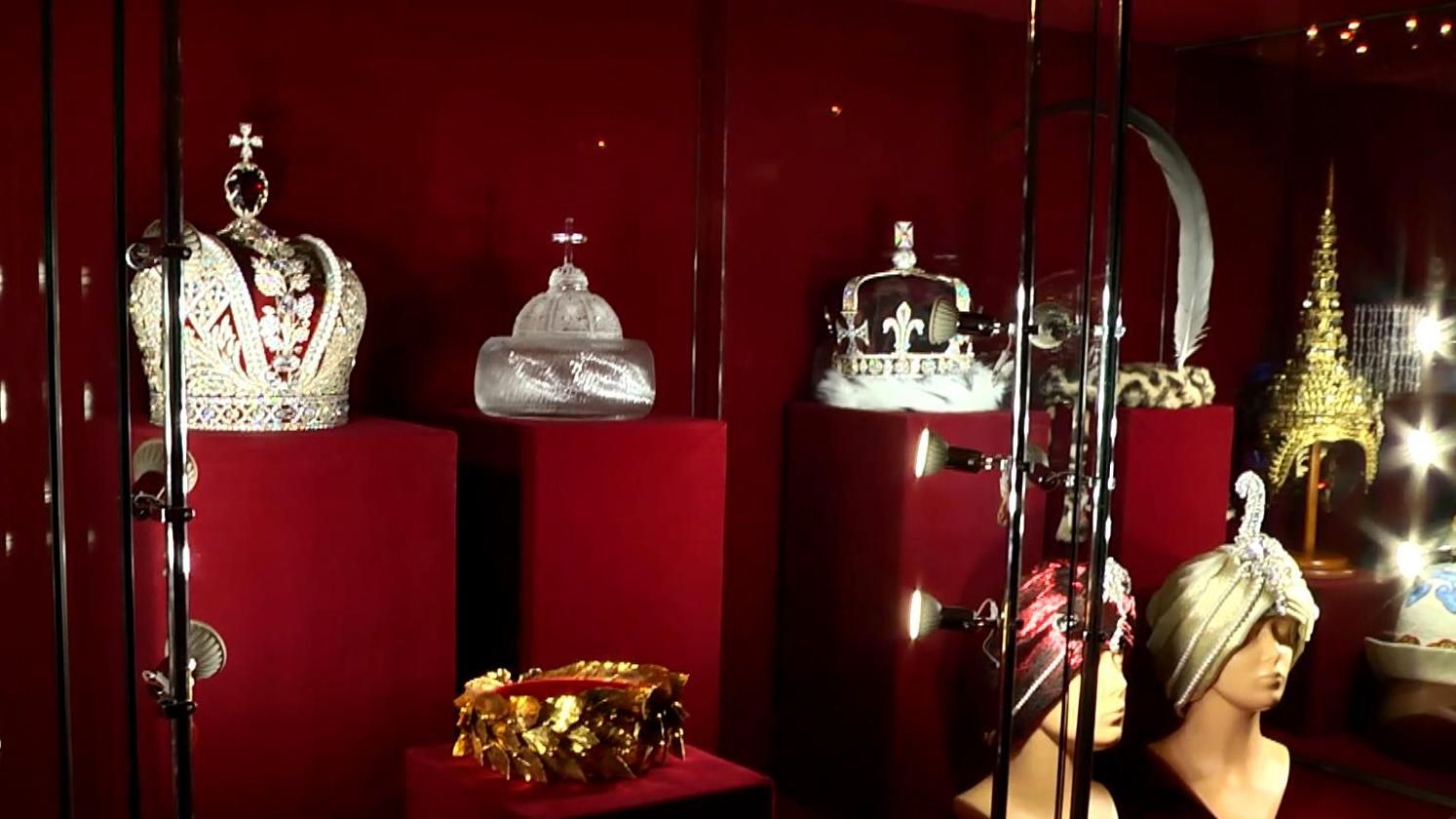 Во Львове презентуют уникальные копии корон Во Львове презентуют уникальные копии корон