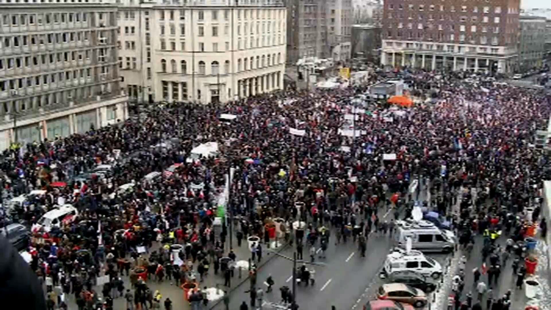 Поляки продолжили массовые протесты против скандального закона, подписанного Дудой