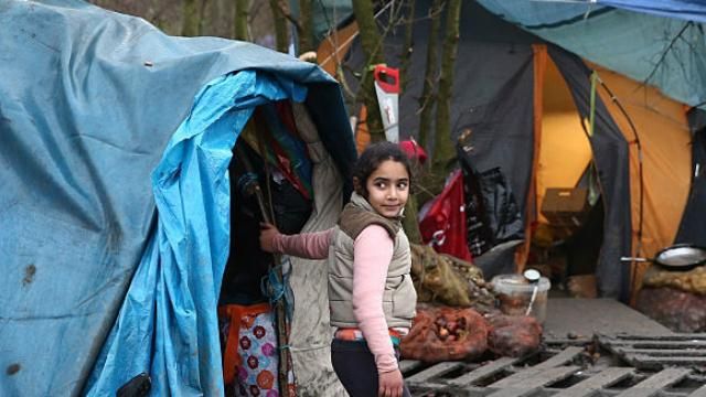 Дети и полицейские устроили "снежный бой" Дети и полицейские устроили "снежный бой"