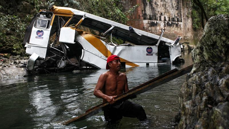 Автобус с футболистами разбился в Мексике: 20 человек погибло
