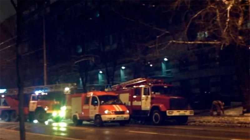 В Киеве горит офисный центр В Киеве горит офисный центр