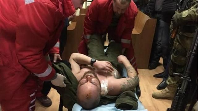 Двох бійців "Правого сектора" госпіталізували просто із залу суду Двох бійців "Правого сектора" госпіталізували просто із залу суду