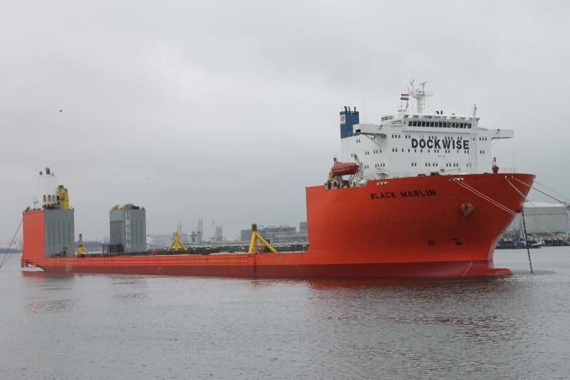 Black Marlin — корабель, який міг би перевести на борту "Титанік" Black Marlin — корабель, який міг би перевести на борту "Титанік"