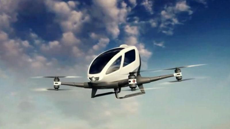 Дрон для полетов на работу и смартфон с электронной сигаретой Дрон для полетов на работу и смартфон с электронной сигаретой