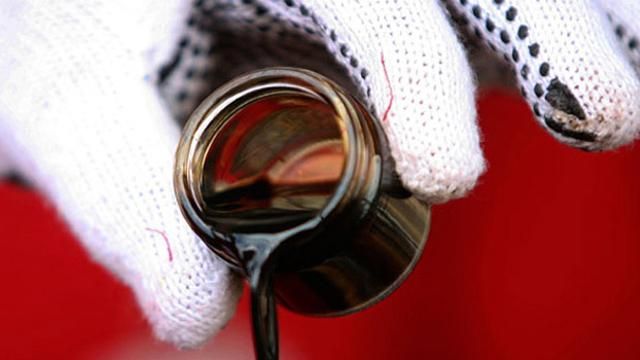 Китайская экономика тянет нефть на дно Китайская экономика тянет нефть на дно