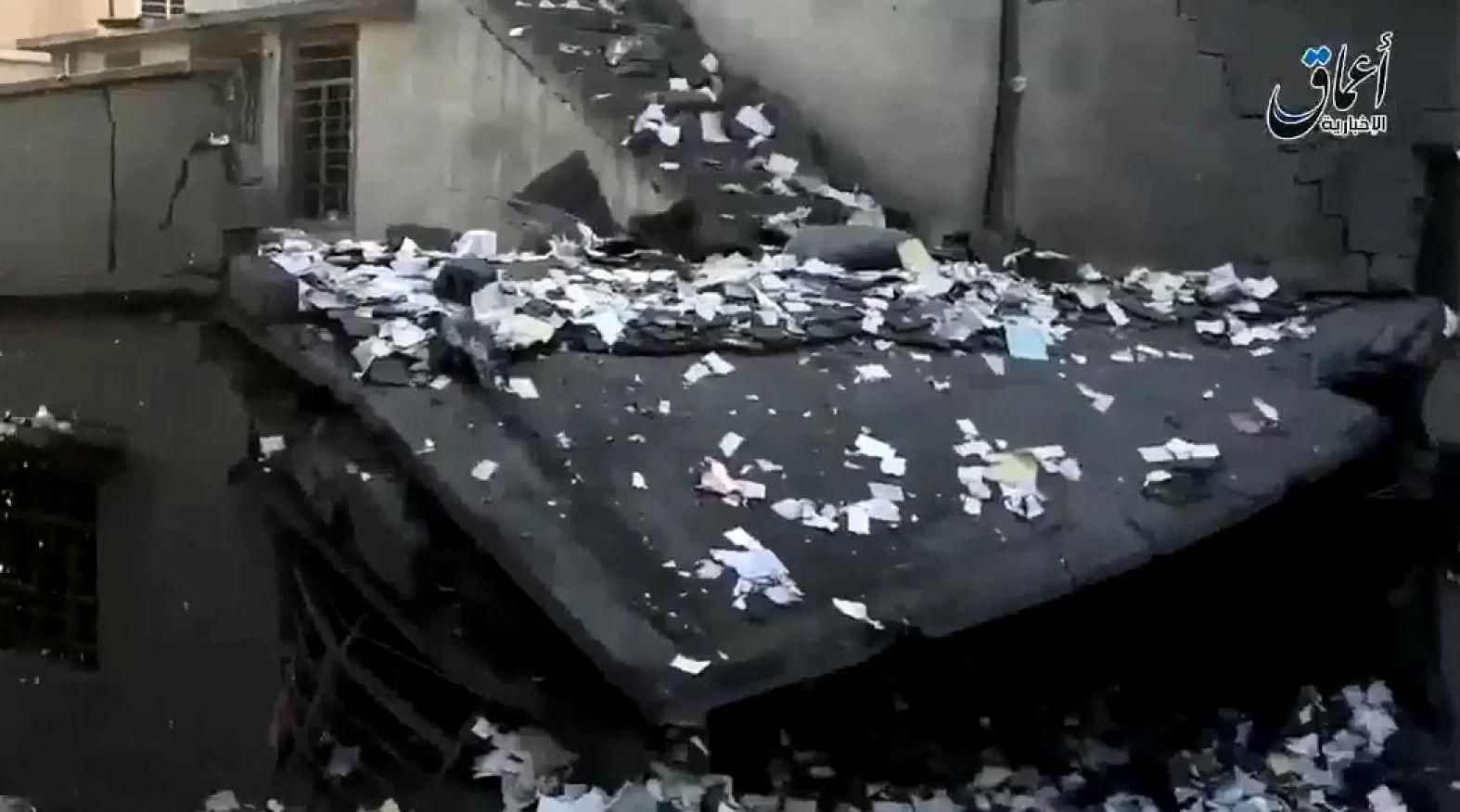 США взорвали "банк" "Исламского государства" США взорвали "банк" "Исламского государства"