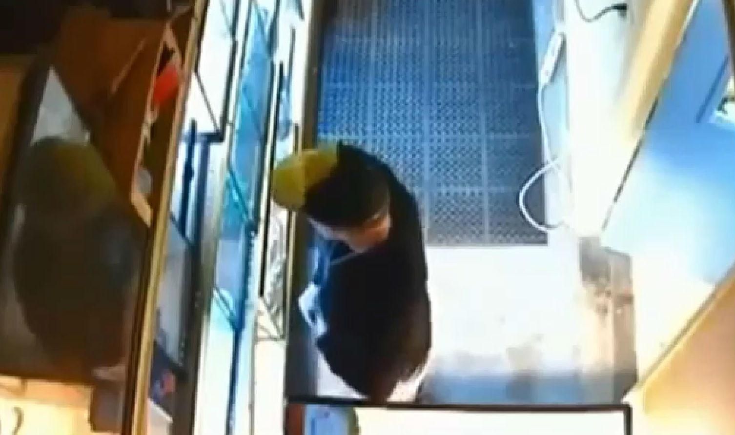 В США мужчина засунул питона в штаны В США мужчина засунул питона в штаны