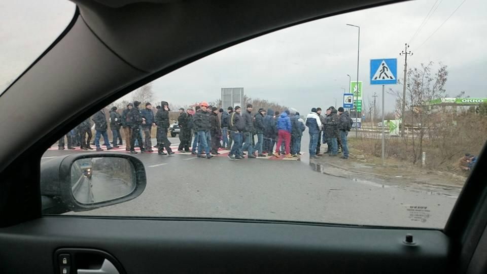 На Львівщині шахтарі заблокували трасу, яка веде до кордону
