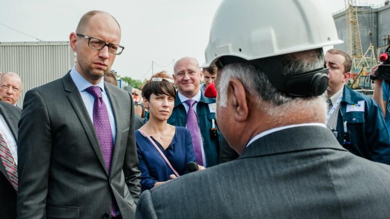 Яценюк доручив провести службове розслідування щодо конкурсних торгів Мінекології 