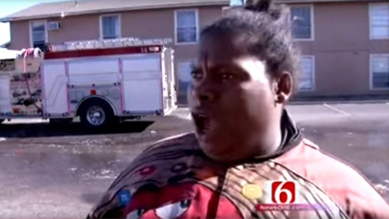 Інтернет "підірвало" емоційне відео американки, що коментує пожежу