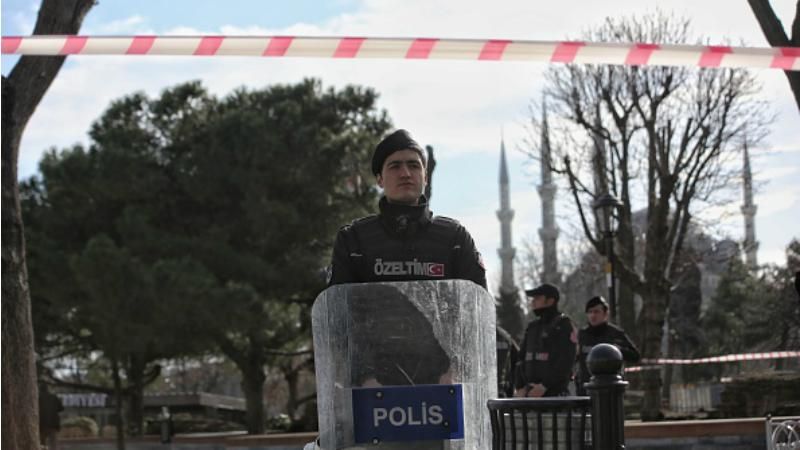 Появились новые фото с места взрыва в Стамбуле (18+) Появились новые фото с места взрыва в Стамбуле (18+)