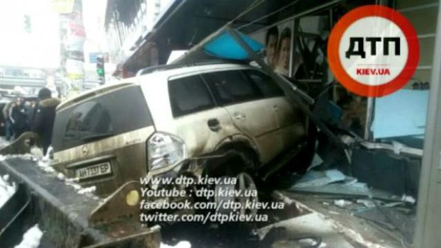 Мажор, який насмерть збив жінку, виявився сином бізнесмена з Донеччини Мажор, який насмерть збив жінку, виявився сином бізнесмена з Донеччини