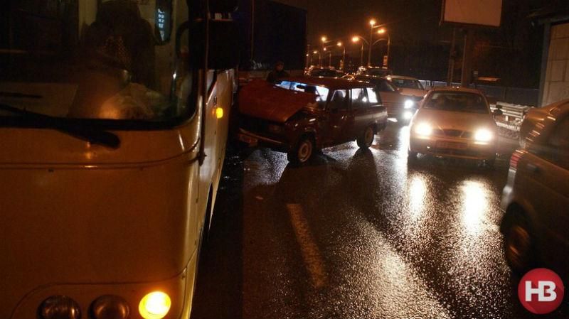 Серйозна аварія в Києві: зіштовхнулись одразу 4 авто