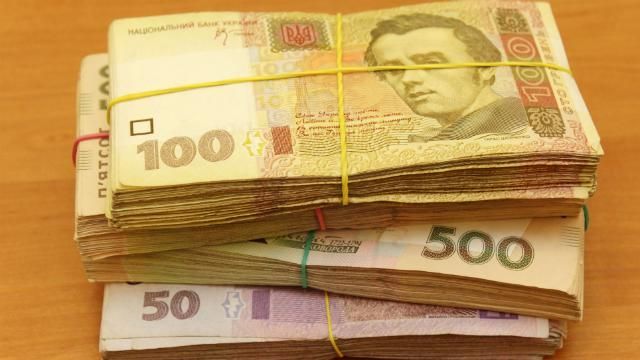 Долар і євро почали день з падіння: гривня зміцнюється